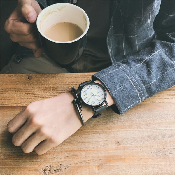 Férfi napi karóra műbőr szíjjal, három színben