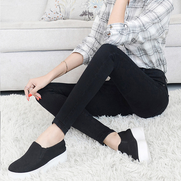 Stílusos női farmer Karcsú modell és magas derék, több színben