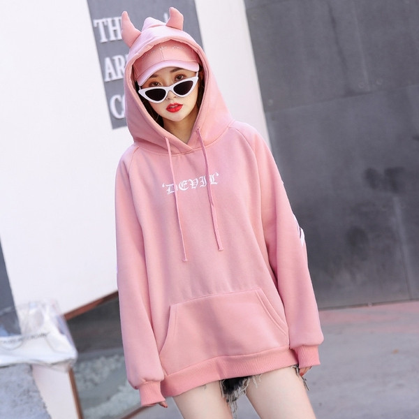 Hanorac de dama cu decor in negru si roz