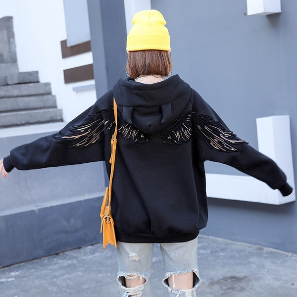 Hanorac de dama cu decor in negru si roz