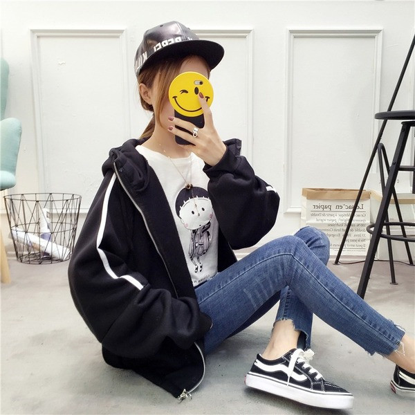 Hanorac casual de dama cu fermoar si gluga alb-negru