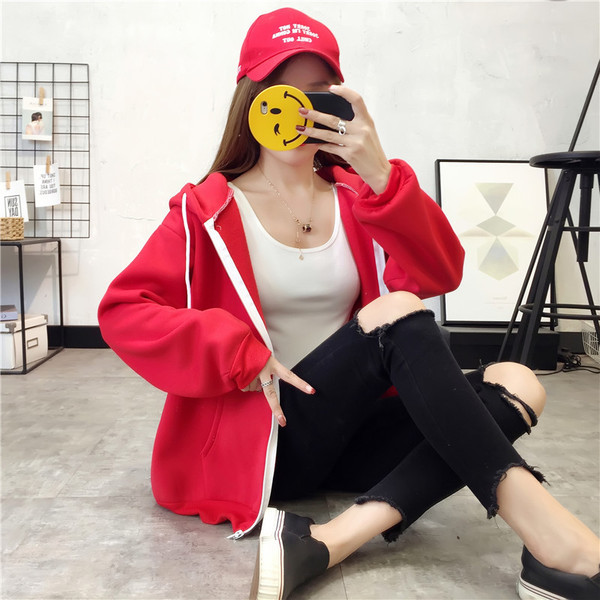 Γυναικείο φούτερ με τρισδιάστατα στοιχεία και φερμουάρ σε λευκό και κόκκινο χρώμα