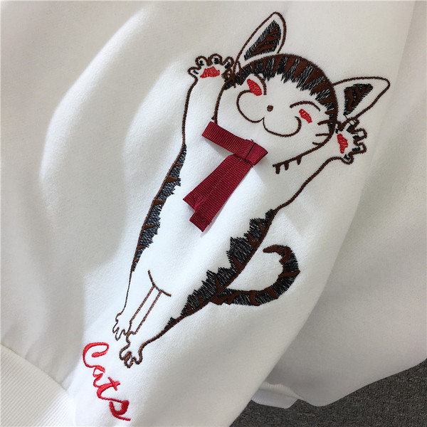 Γυναικείο φούτερ με κεντήματα σε διαφορετικά χρώματα