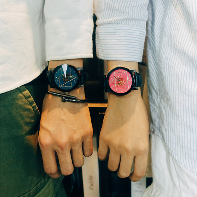 Модерен часовник за мъже и жени в няколко цвята