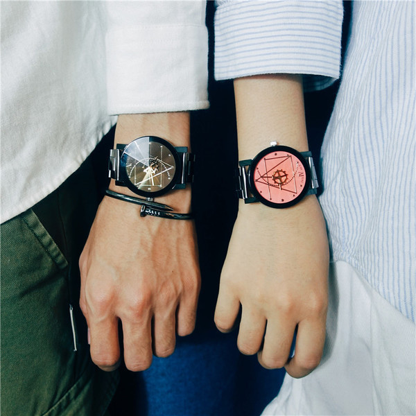 Modern férfi és női karóra többféle színben