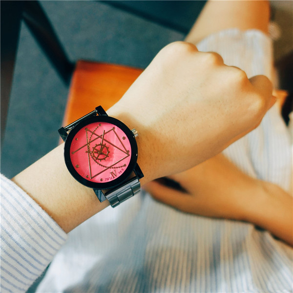 Modern férfi és női karóra többféle színben