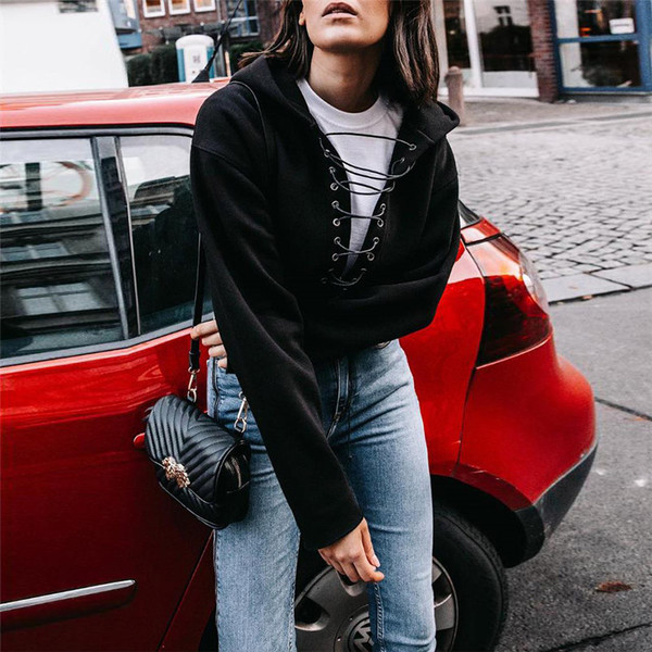 Γυναικεία μπλούζα με κουκούλα και κορδόνια σε μαύρο χρώμα