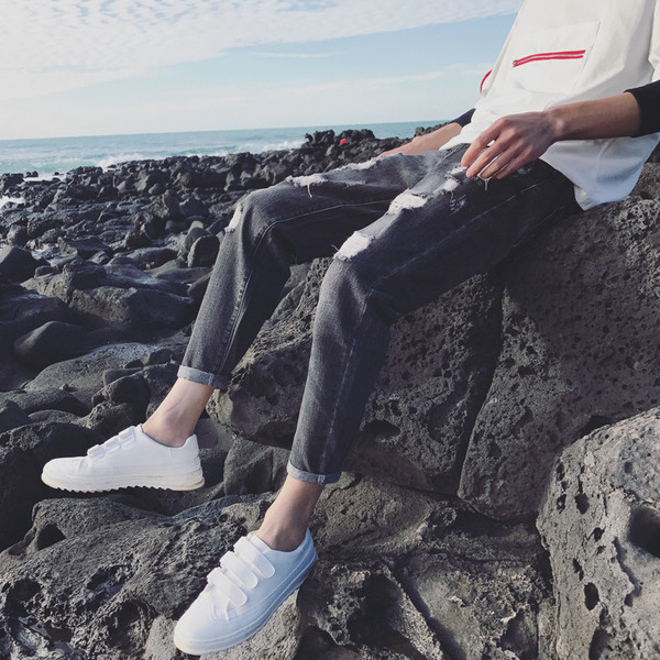 Modern férfi farmer két színben, szakadt motívumokkal