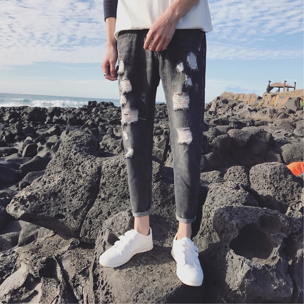 Modern férfi farmer két színben, szakadt motívumokkal