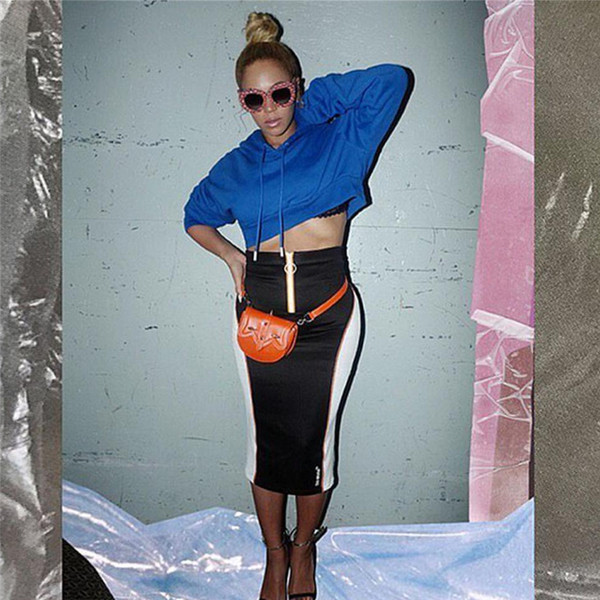 Kék színű női pulóver kapucnival