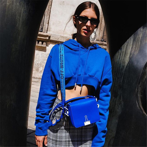 Kék színű női pulóver kapucnival