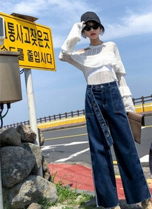 Κομψά γυναικεία τζην με ψηλή μέση και λευκή δαντέλα