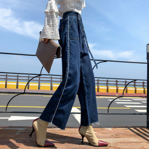 Κομψά γυναικεία τζην με ψηλή μέση και λευκή δαντέλα