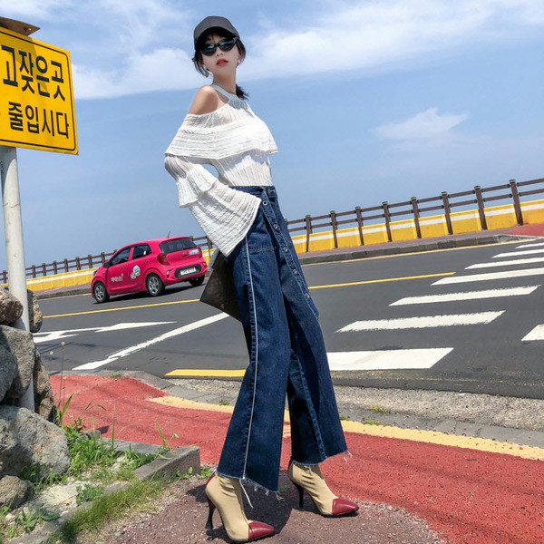 Κομψά γυναικεία τζην με ψηλή μέση και λευκή δαντέλα