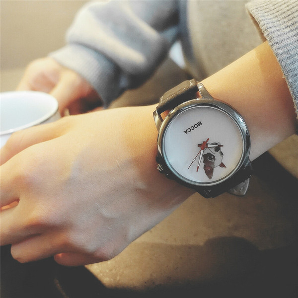 Férfi napi karóra fekete-fehér színben