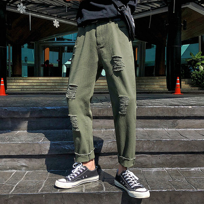 Divatos férfi nadrág szakadt motívumokkal, három színben széles modellben