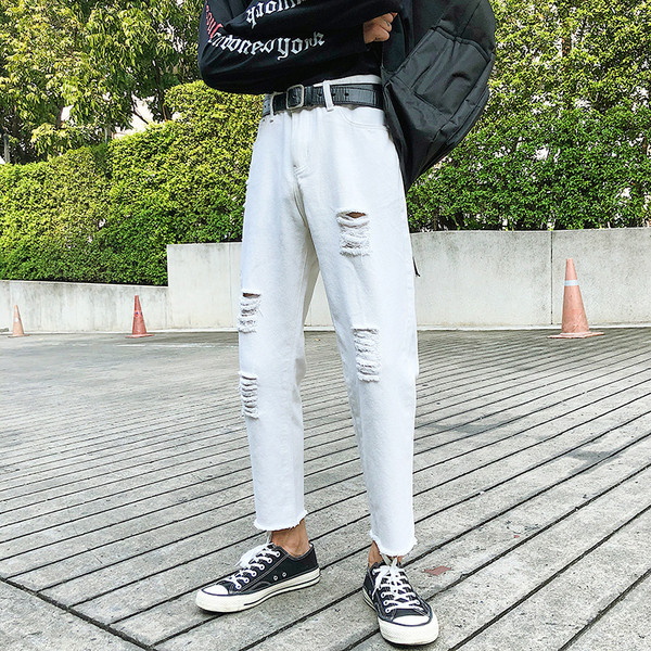 Divatos férfi nadrág szakadt motívumokkal, három színben széles modellben