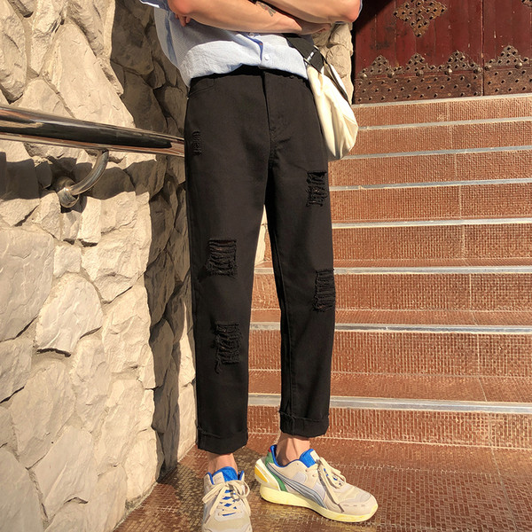 Divatos férfi nadrág szakadt motívumokkal, három színben széles modellben