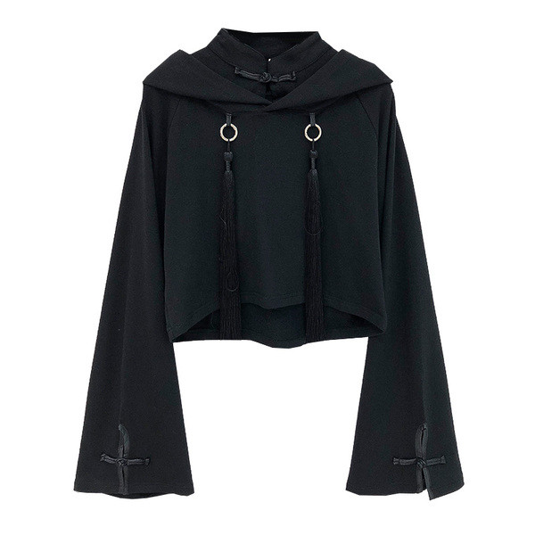 Női pulóver rojtokkal és fekete feliratokkal