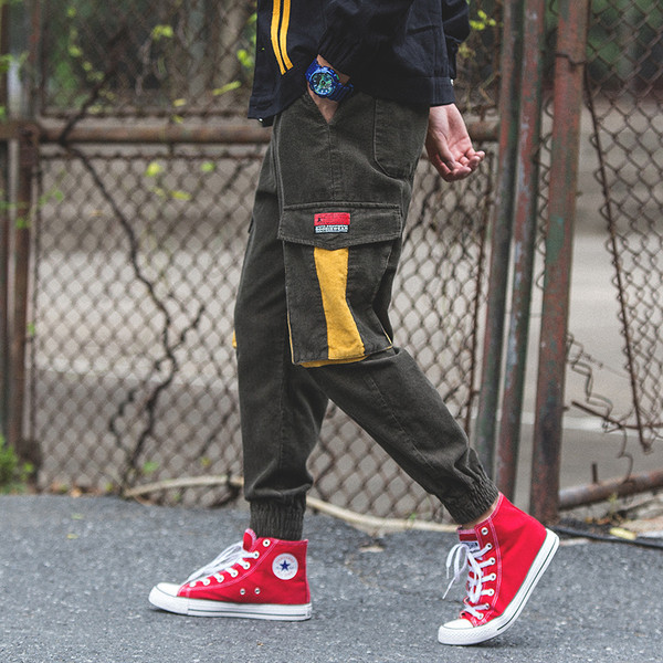 Férfi alkalmi nadrág két színben nyakkendővel