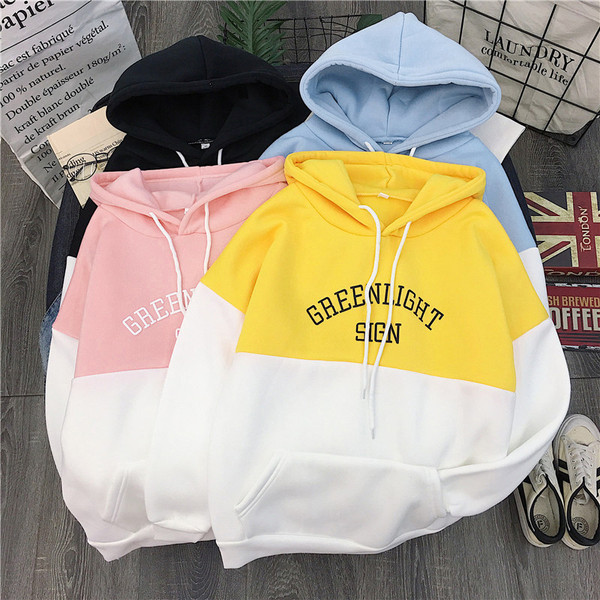 Hétköznapi női pulóver, különböző színű felirattal