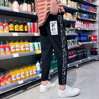 Μοντέρνα ανδρικά αθλητικά παντελόνια σε μαύρο χρώμα με  εφαρμογές