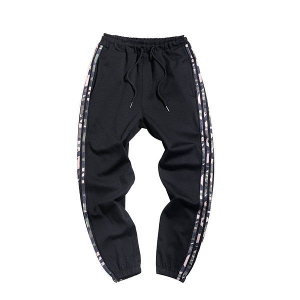 Μοντέρνα ανδρικά αθλητικά παντελόνια σε μαύρο χρώμα με  εφαρμογές