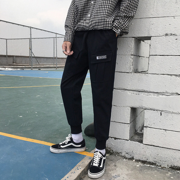 Pantaloni moderni pentru barbati cu embleme in doua culori