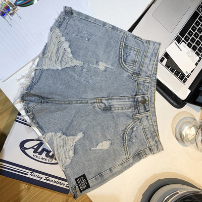 Aktuális női rövid farmer szakadt motívumokkal, két színben