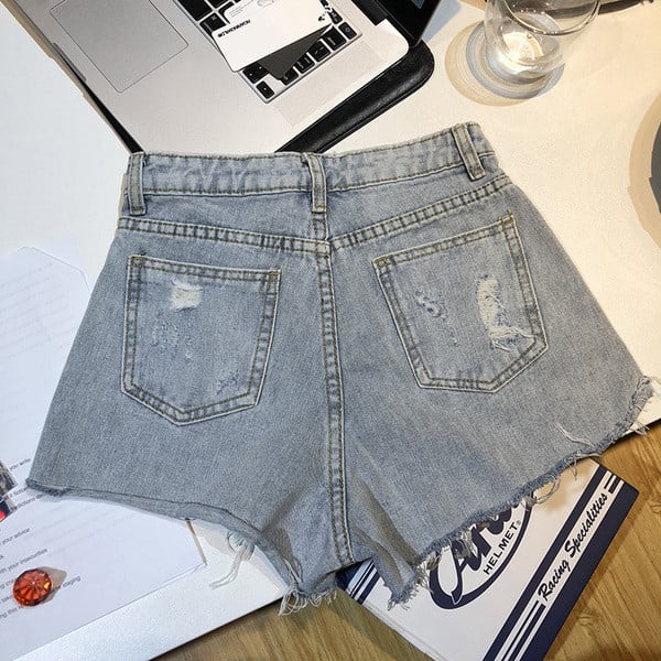 Aktuális női rövid farmer szakadt motívumokkal, két színben