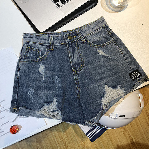 Aktuális női rövid farmer szakadt motívumokkal, két színben