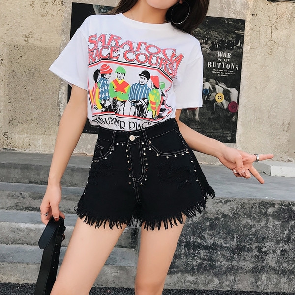 Модерни дамски къси панталони с капси в няколко модела и цвята 