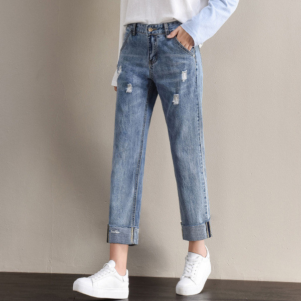 Μοντέρνα γυναικεία τζιν με ψηλή μέση σε δύο χρώματα και σχισμένα μοτίβα