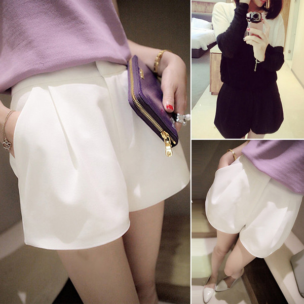 Μοντέρνα γυναικεία σορτς σε μαύρο και άσπρο χρώμα