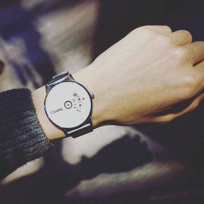 Modern férfi óra fekete-fehér színben