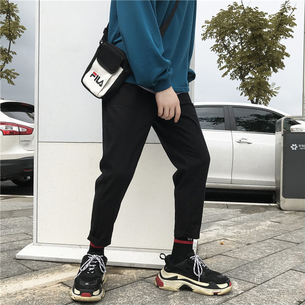 Μοντέρνα ανδρικά παντελόνια σε τέσσερα χρώματα