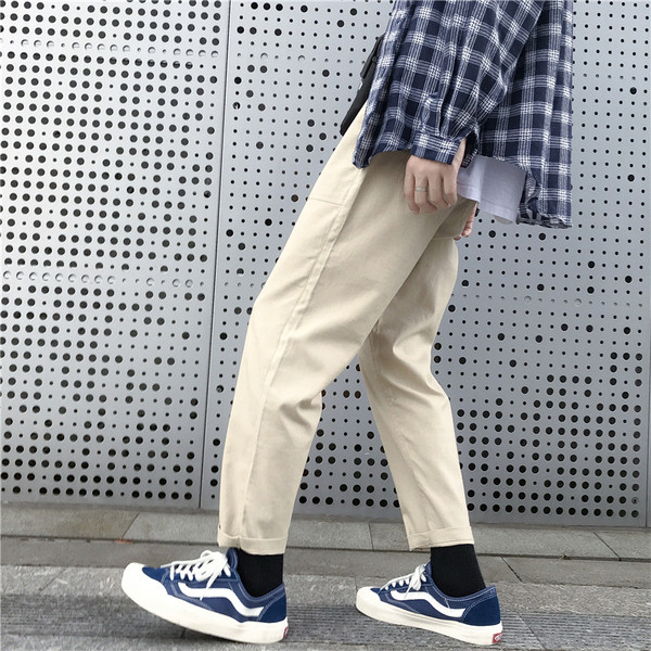 Μοντέρνα ανδρικά παντελόνια σε τέσσερα χρώματα