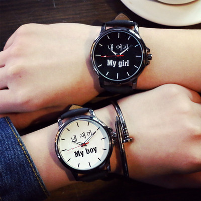 Μοντέρνο ρολόι για άνδρες και γυναίκες σε λευκό και μαύρο χρώμα