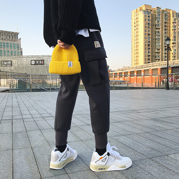 Μοντέρνα ανδρικά αθλητικά παντελόνια σε δύο χρώματα