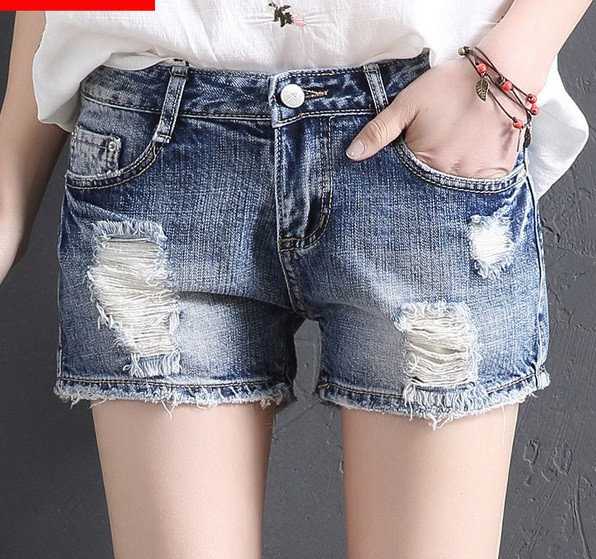 Modern női rövidnadrág szakadt motívumokkal