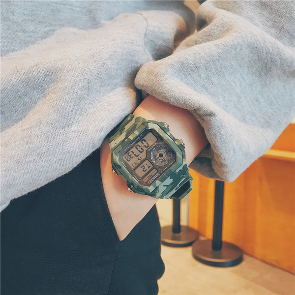 Férfi és női terepszínű karóra négy színben