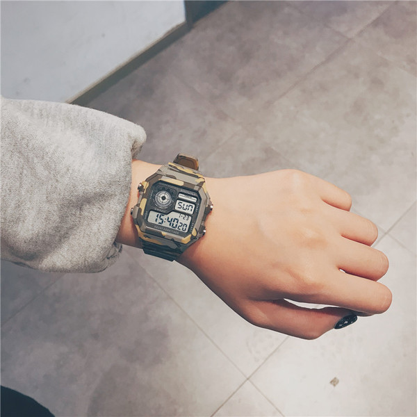 Férfi és női terepszínű karóra négy színben