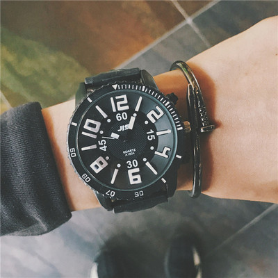 Ceas barbatesc in mai multe culori cu curea din silicon