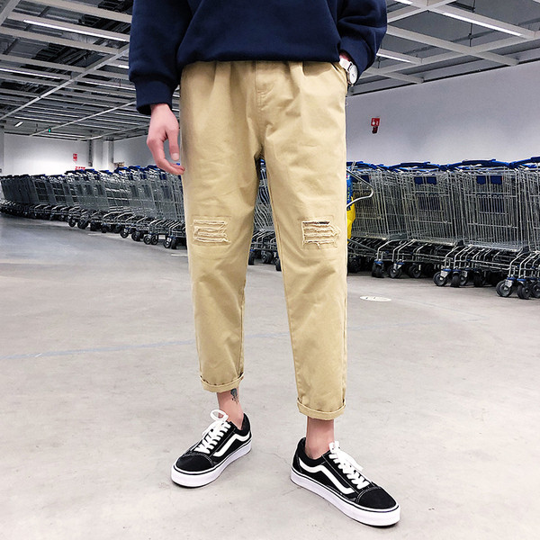 Naprakész férfi nadrág szakadt motívumokkal, négy színben