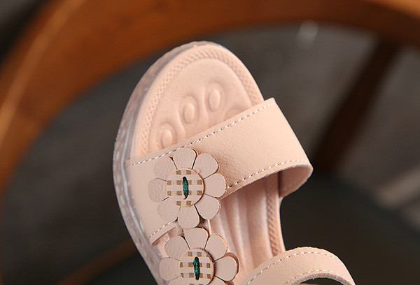 Modern gyerekszandál 3D dekorációval több színben