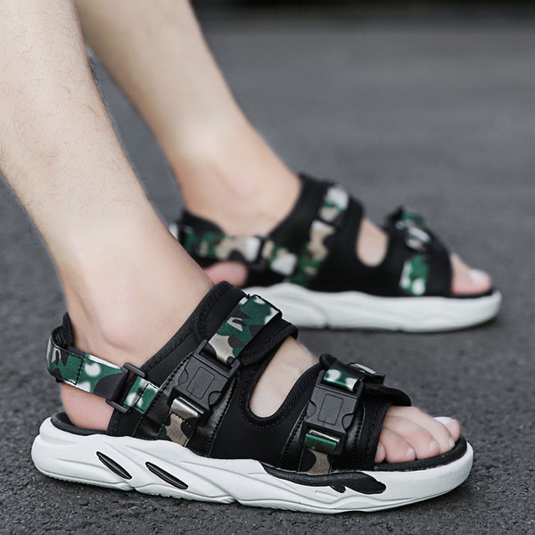 Μοντέρνα ανδρικά σανδάλια με παχιά σόλα σε τρία χρώματα