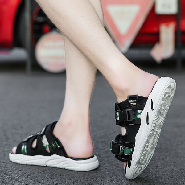 Μοντέρνα ανδρικά σανδάλια με παχιά σόλα σε τρία χρώματα