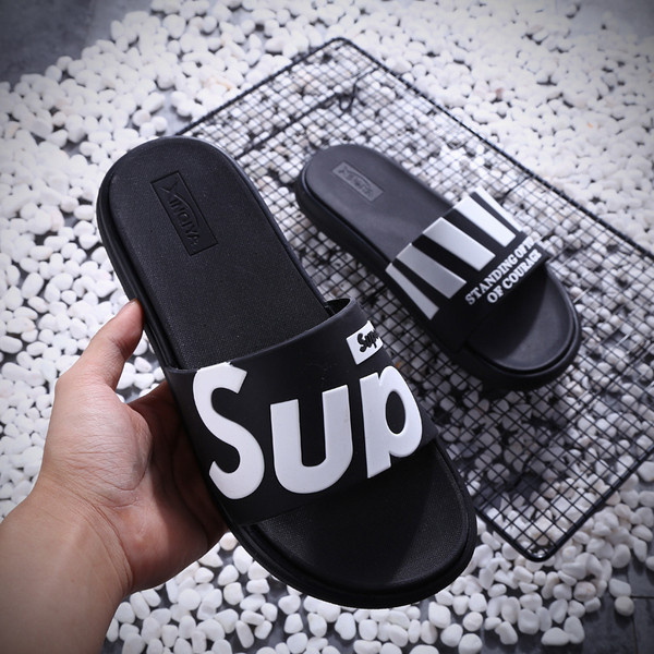 Aktuális férfi és női papucsok több színben felirattal