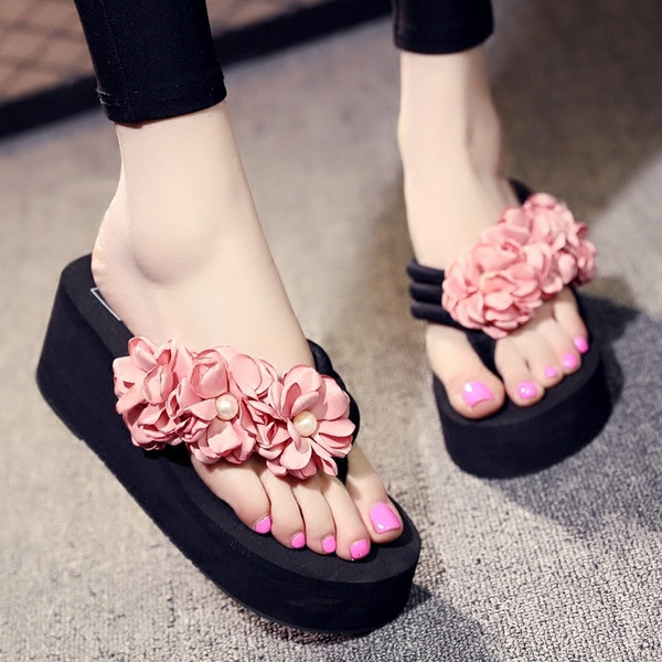 Női platform papucs 3D elemmel több színben