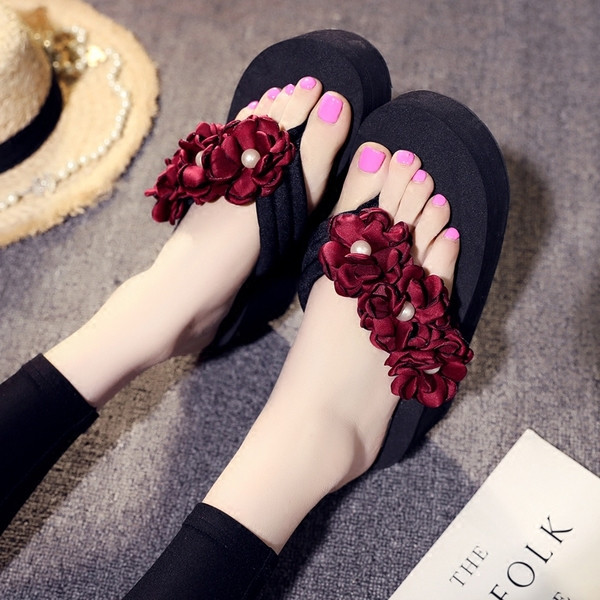 Női platform papucs 3D elemmel több színben